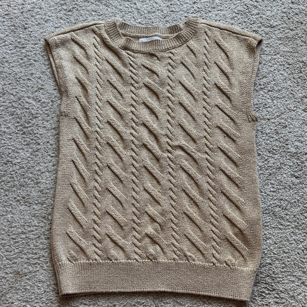 Elegant Sleeveless Cable Knit Sweater - gold
